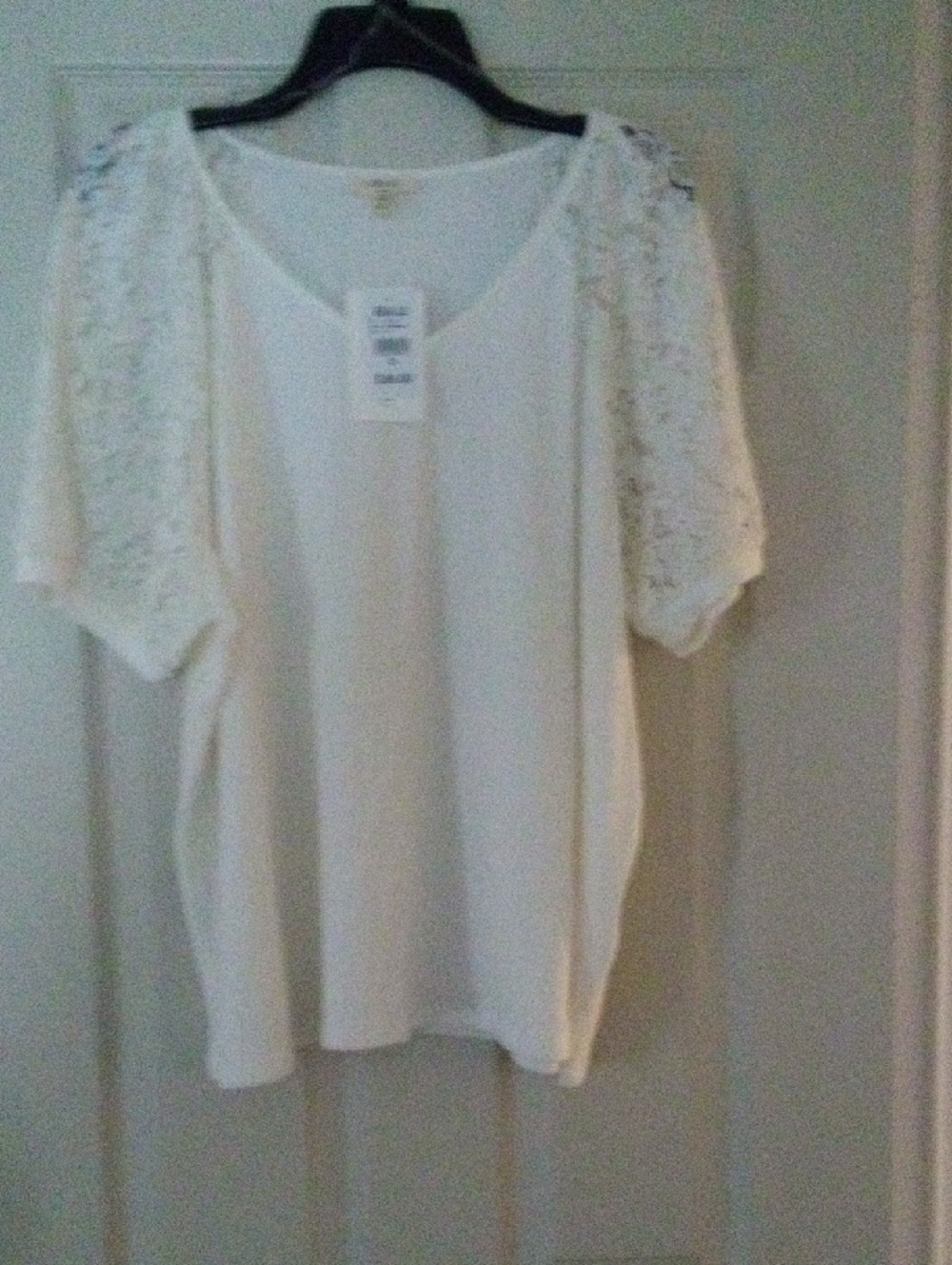 NWT!  COMO BLU White Blouse - Lace Sleeves